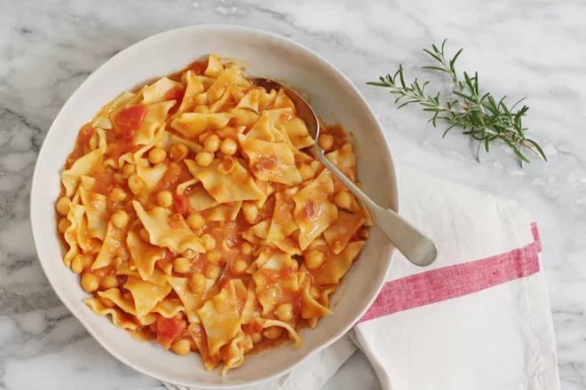 Pasta e Ceci (Pasta with Chickpeas)