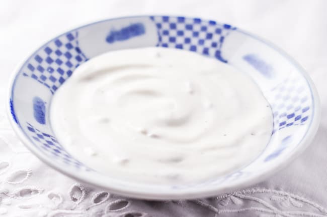 Persian Yogurt Dip with Shallots (Mast-O Musir)